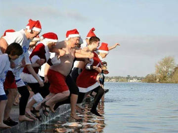 Loughrea icebreakers xmas day swim