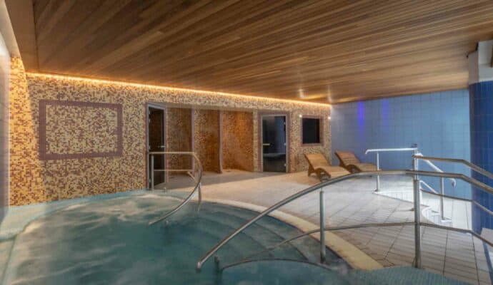 Jaccuzi-Steam-room-ocean fitness