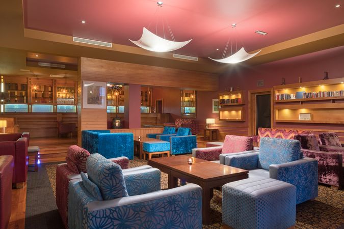 Raheen Woods Lounge