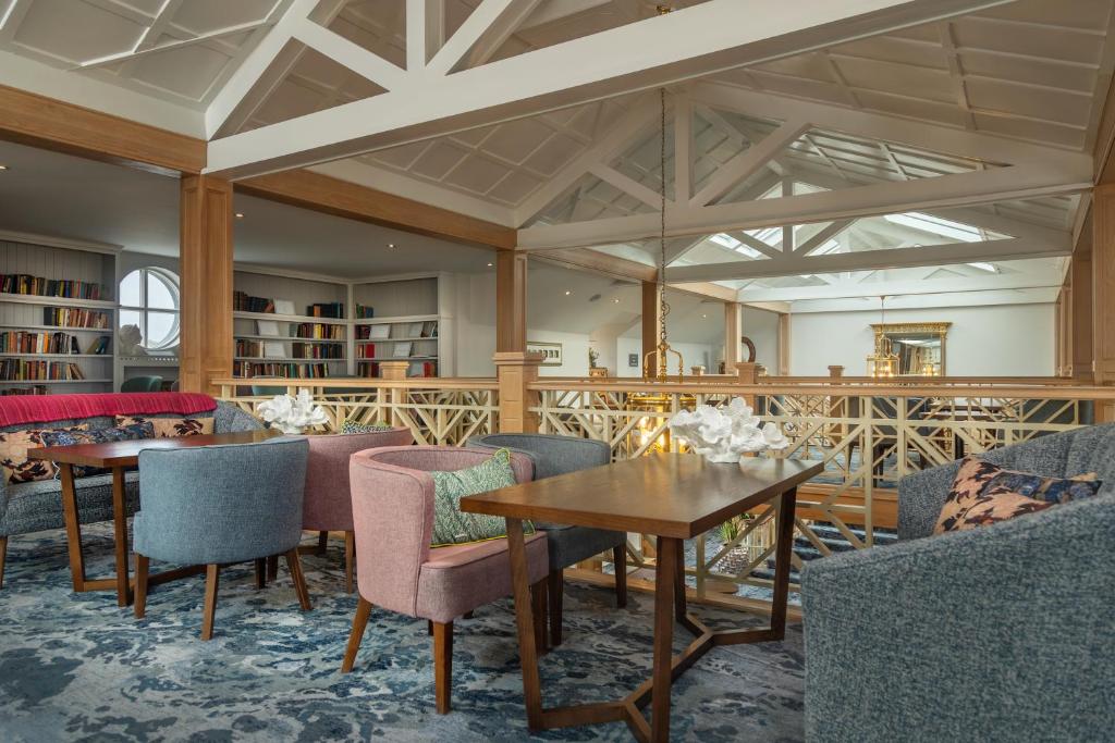 Connemara Coast Hotel lounge