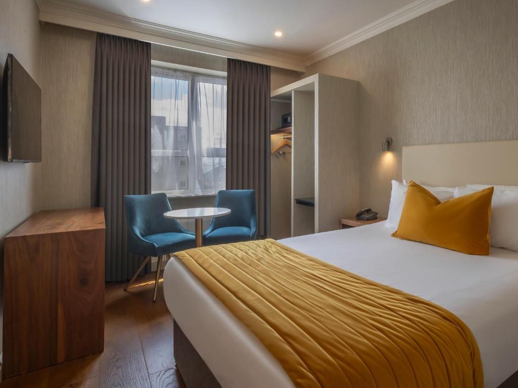 Eyre Square Hotel rooms