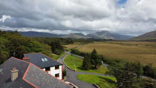 Kylemore Pass Hotel