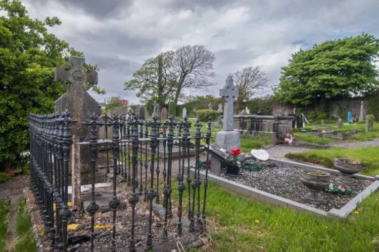 forthill cemetary Spanish Chic magazine