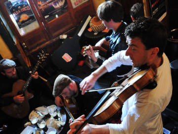 Tigh Neachtain Irish trad session