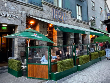 1520 bar outdoor seating