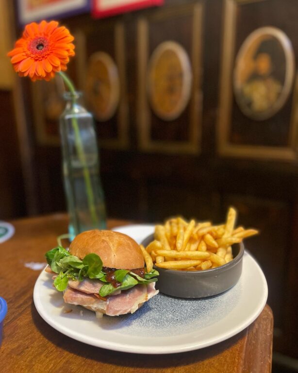 Tigh Neachtain food