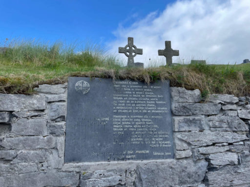 Teampall Caomhán plaque