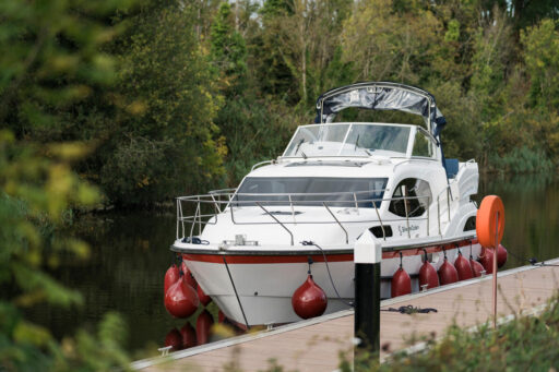 Cruiser at Victoria Lock